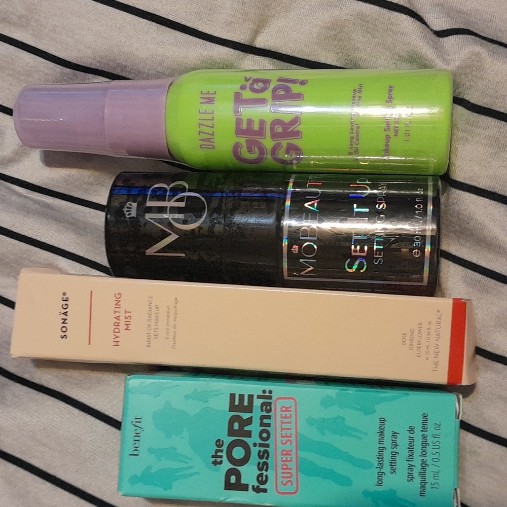 Set of setting sprays (benefit, sonage,mobeauty, and dazzle me)